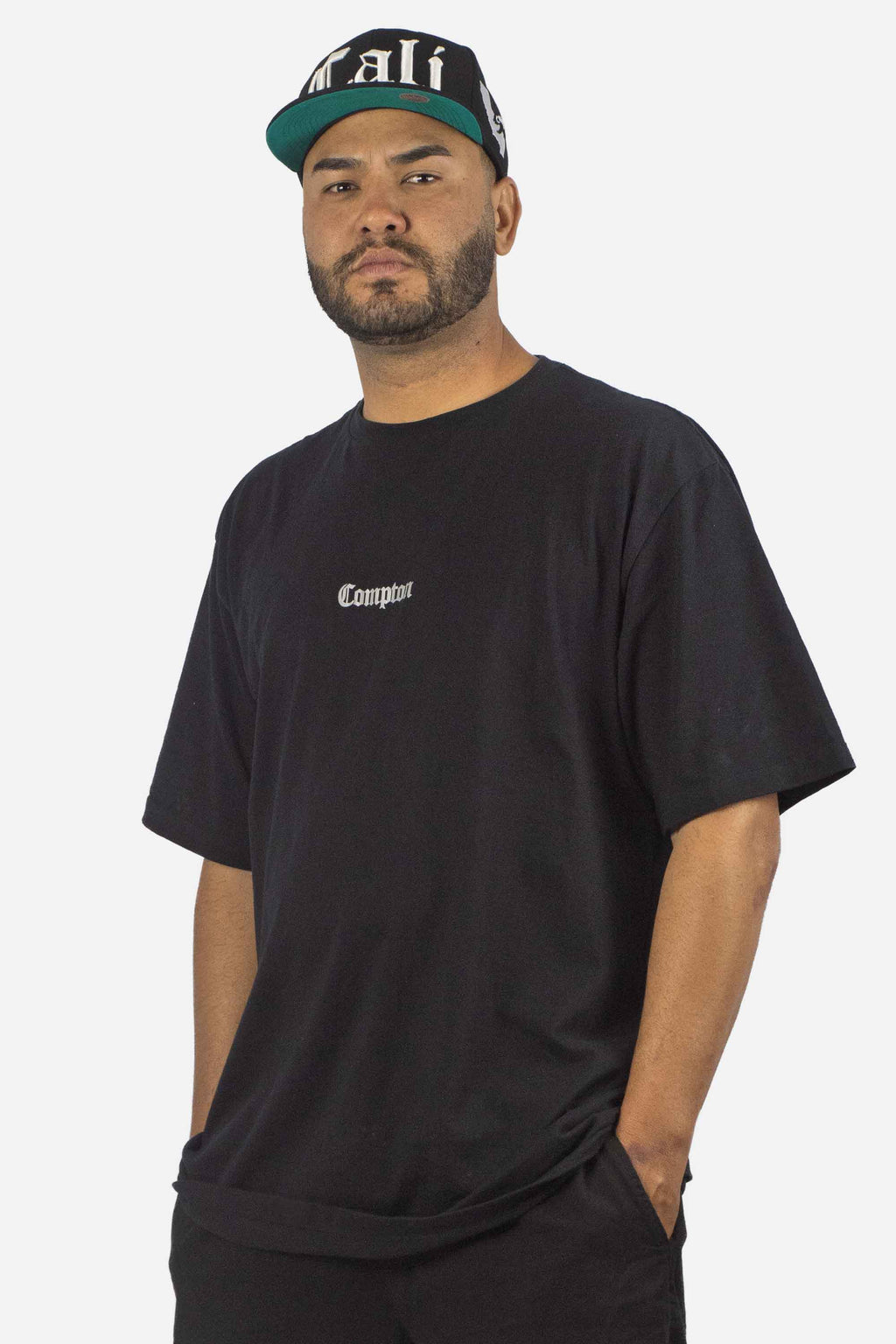 Camiseta Compton Oversized Logo Refletivo Preto