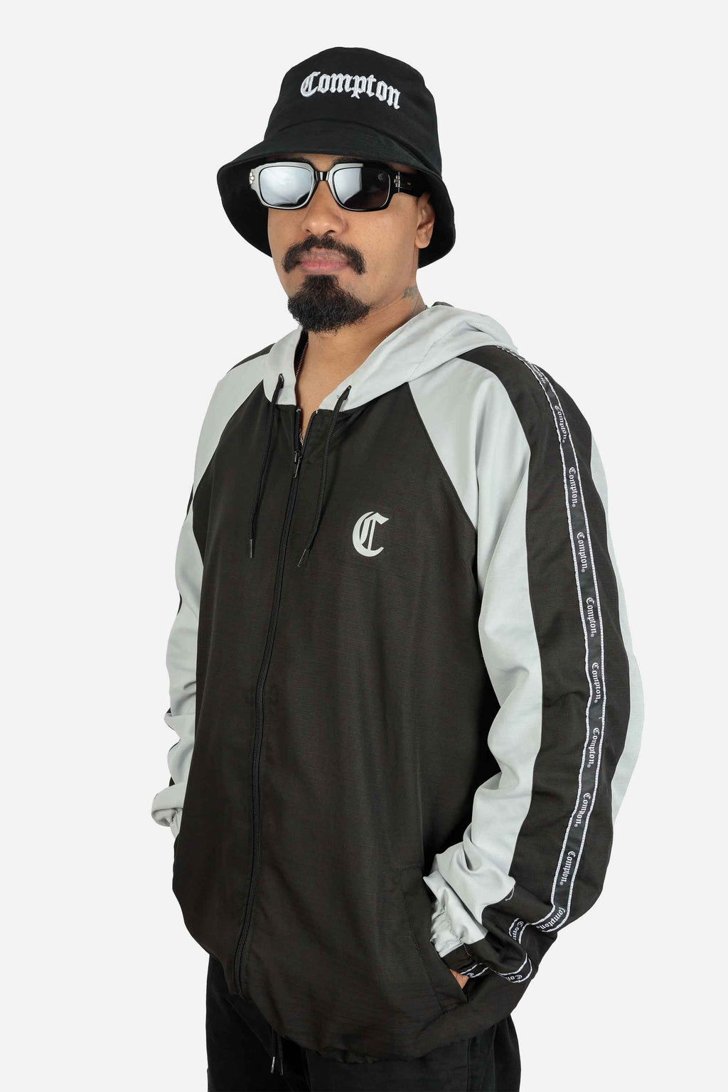 Jaqueta Compton Corta Vento Raglan Preto e Cinza