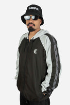 Jaqueta Compton Corta Vento Raglan Preto e Cinza