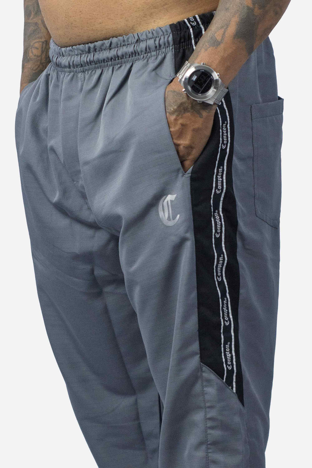 Calça Compton Tactel Faixa Galão Cinza