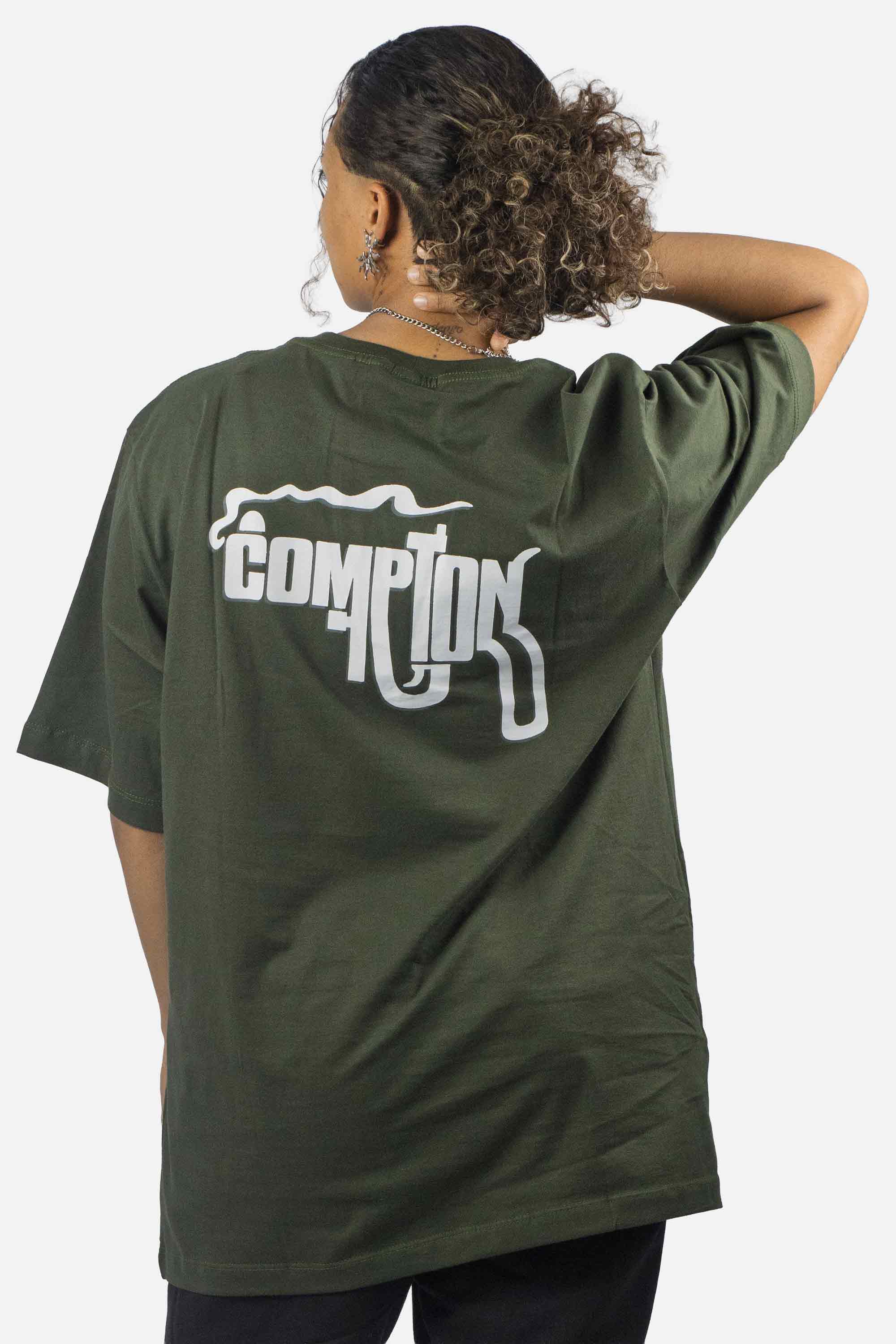 Camiseta Compton Oversized Fatal Weapon Verde Militar