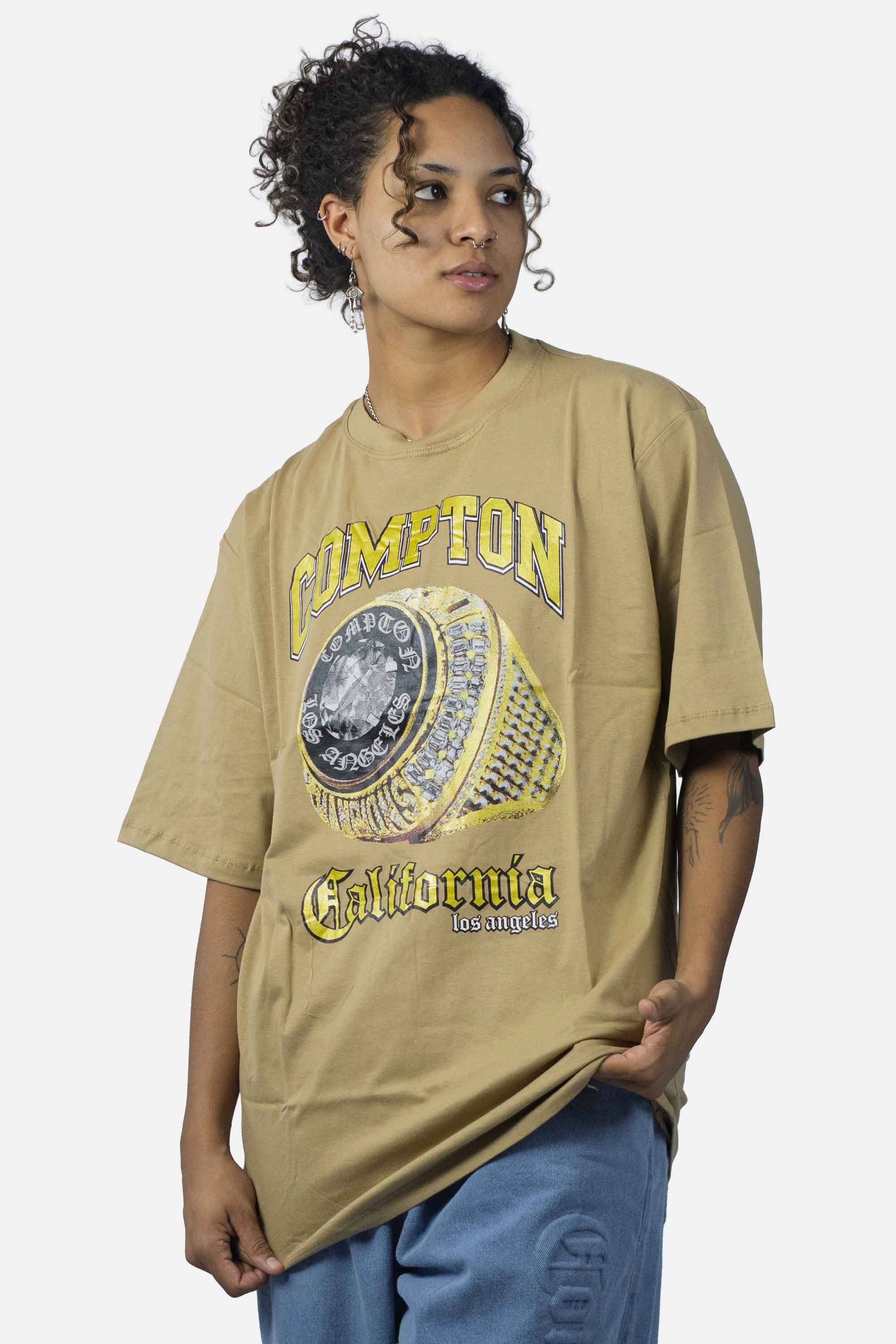 Camiseta Compton Oversized Champion Rings Caqui