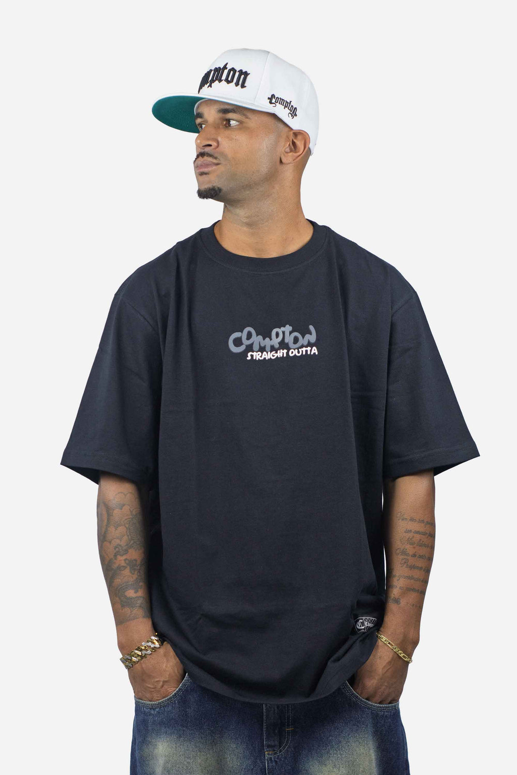 Camiseta Compton Oversized Straigh Outta Preta