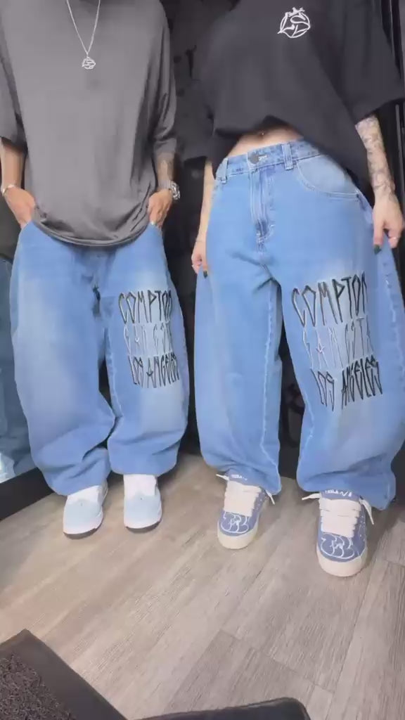 Calça Jeans Balloon Compton Bordada Pixo Two Pocket