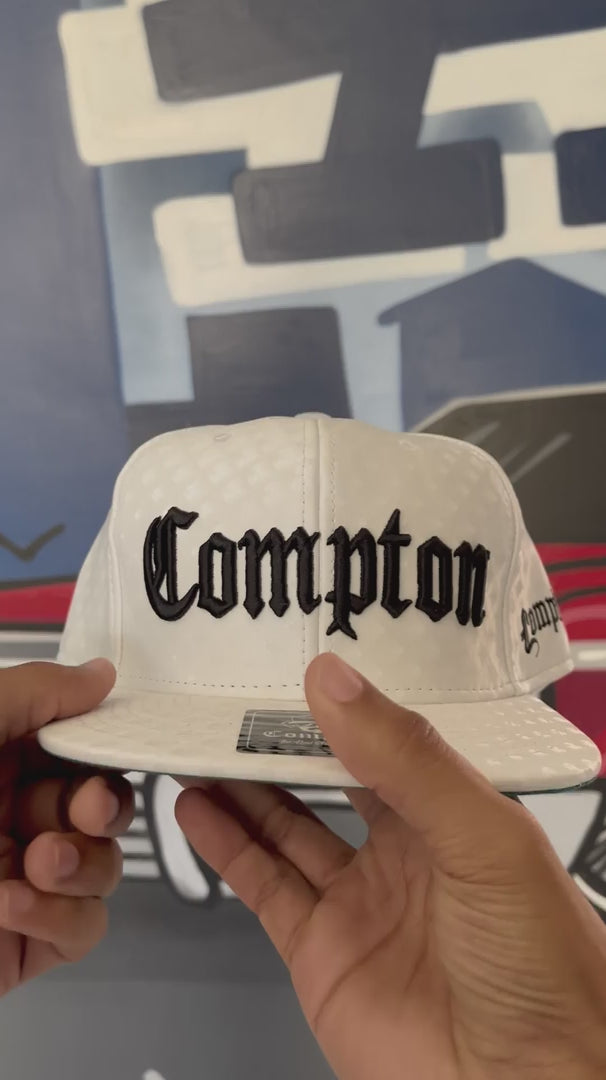 Boné Compton Aba Reta Classic Couro Branco