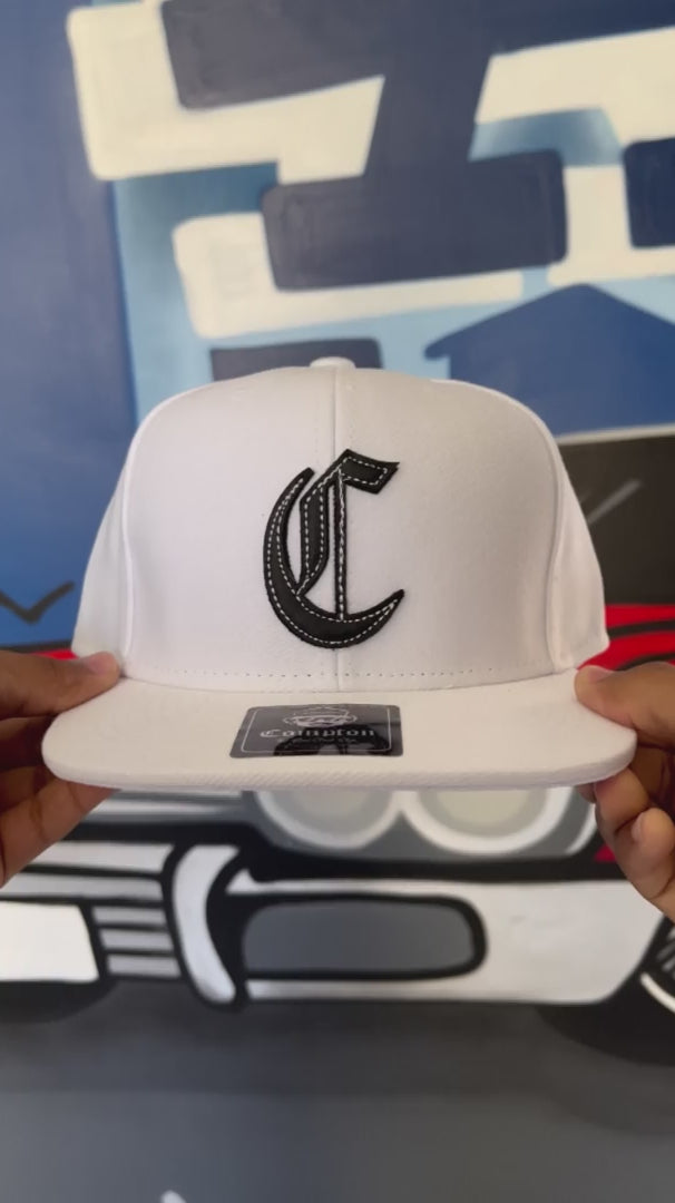 Boné Compton Aba Reta Snapback Logo Corte Laser Branco