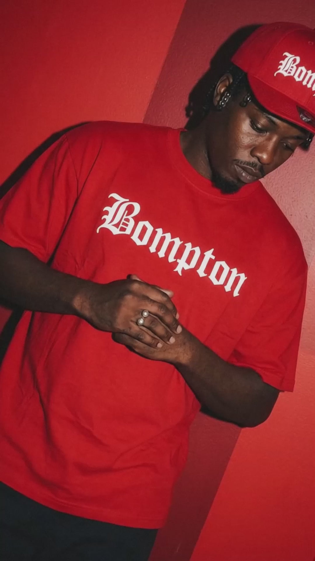 Kit Compton: Camiseta Oversized Bompton + Boné Aba Reta Snapback Bompton Vermelho
